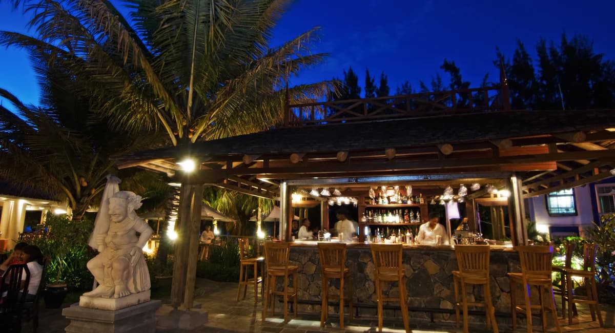 Colonial Bar